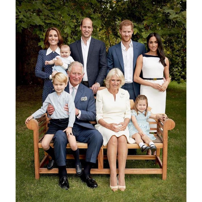 Foto Keluarga Kerajaan Inggris untuk memperingati ulang tahun Pangeran Charles yang ke-70.