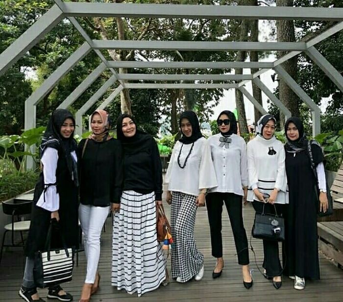 Sofia Upay dan Sahabatnya