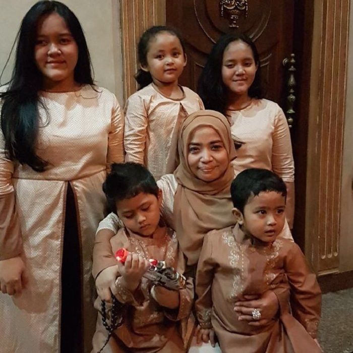 Muzdalifah dan kelima anaknya