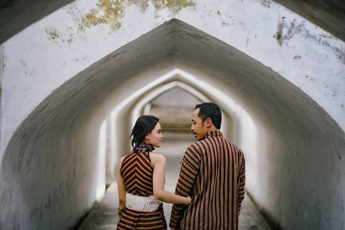 Pemeran Mas Pur, Furry Setya Lunasi Katering Pernikahan dengan Bergepok-gepok Uang Rp 100 Ribuan!