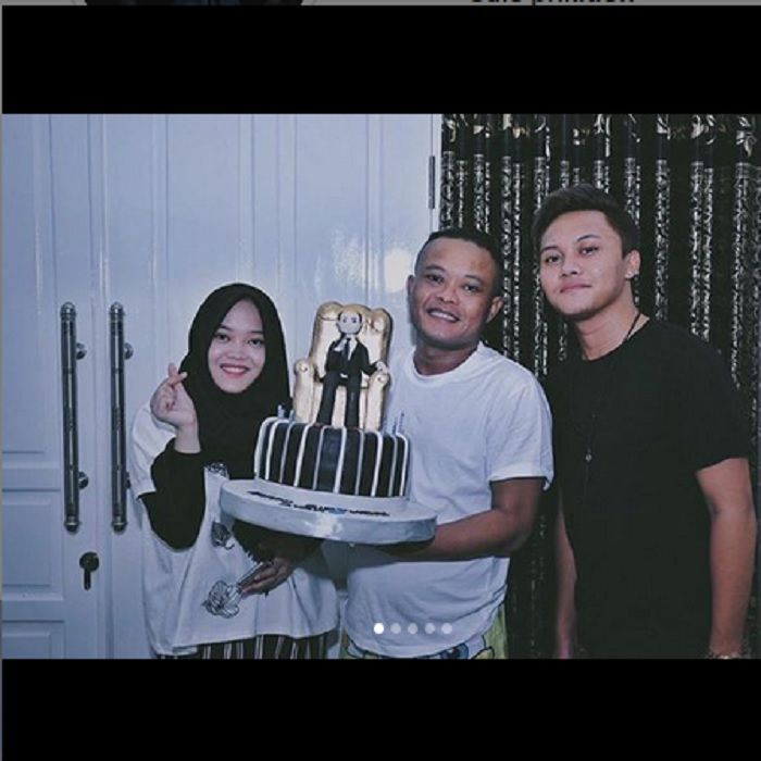 Anak-anak Sule memberikan kejutan ulang tahun