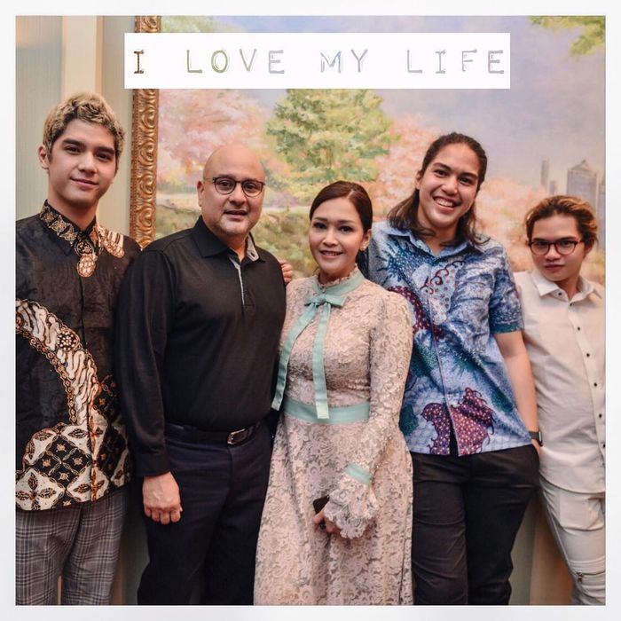 Deretan Foto Maia Estianty dan Irwan Mussry Pasca Menikah, dari Unggahan Pertama hingga Bertatap Mesra