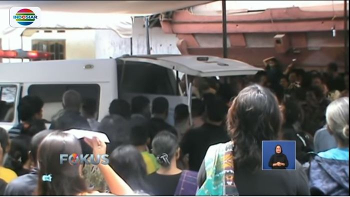 Suasana Haru Pemakaman Korban Pembunuhan Satu Keluarga di Bekasi