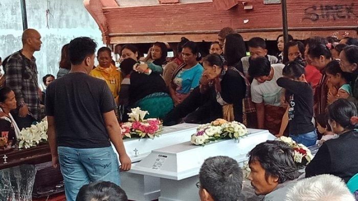 Suasana Haru Pemakaman Korban Pembunuhan Satu Keluarga di Bekasi