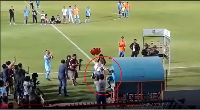 kapten Persela Lmaongan lamar sang kekasih