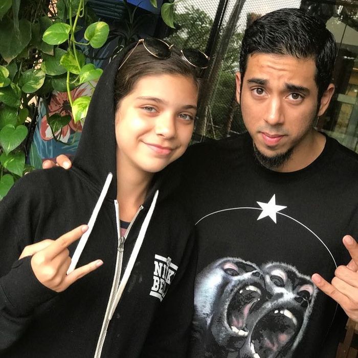Isabel Tramp dekat dengan sang Kakak, Axel Gondokusumo.