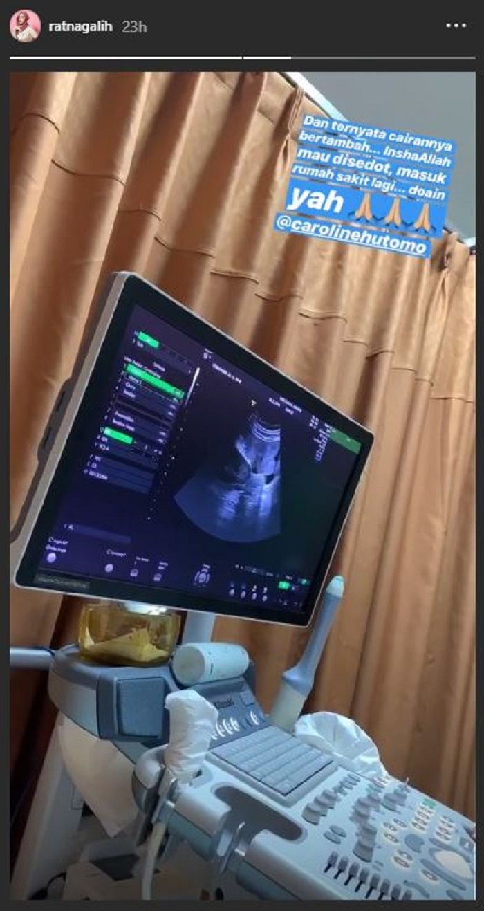 Ratna Galih menyebut kalau perutanya dipenuhi dengan cariran yang harus segera dikeluarkan.