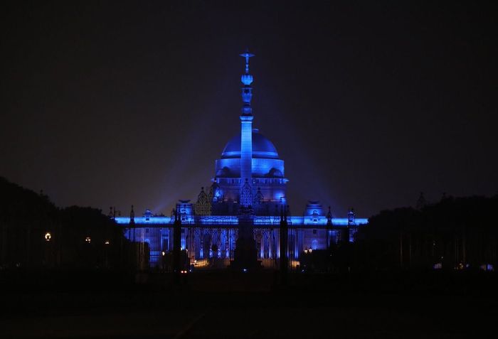 Istana Presiden di India jadi Biru di Hari Anak Universal