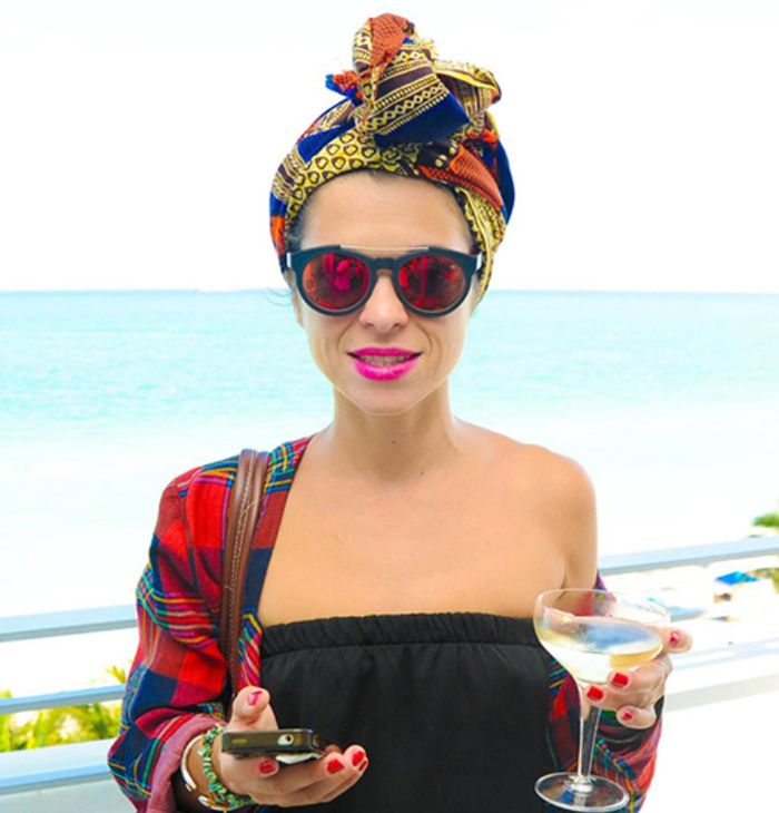 Turban juga menjadi slaah satu aksesori yang dpaat menutupi rambut lepek saat traveling