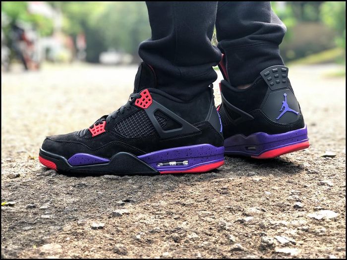 Gading sering mengunggah foto sneakers miliknya di instagram.