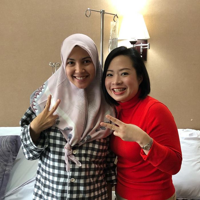 Unggahan dokter kandungan Ratna Galih, dr. Caroline Hutomo, mengkonfirmasi kabar kehamilan sang Aktris.
