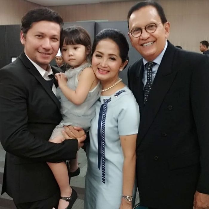 Roy Marten foto bareng Gading dan Gempi tanpa Gisel