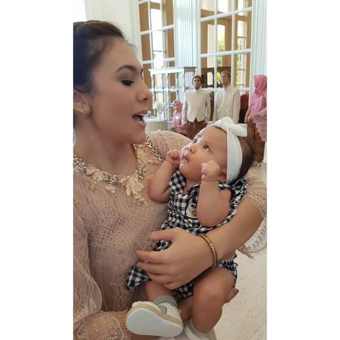 Surinala Jarumilind di pernikahan Baim Wong dan Paula Verhoeven.