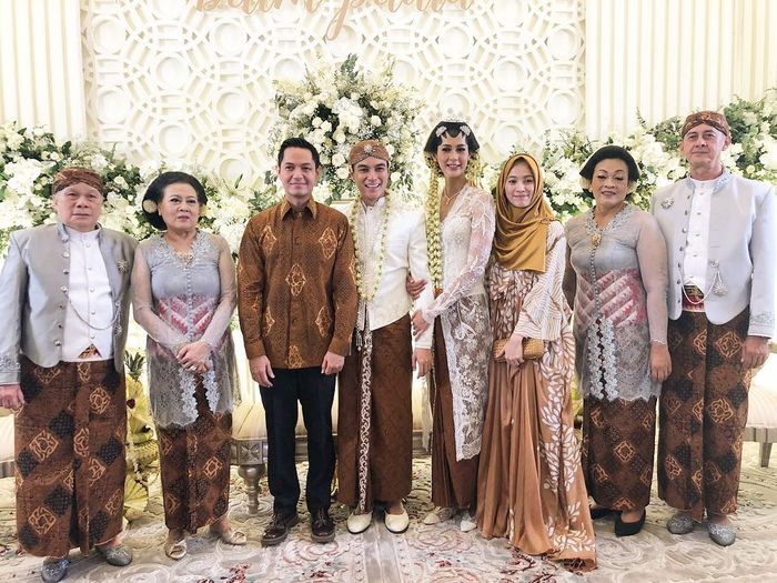 Penampilan Alyssa Soebandono dalam pernikahan Baim Wong dan Paula Verhoeven.