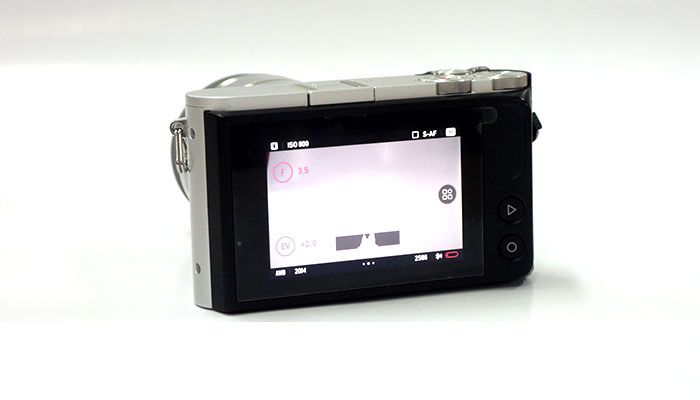 Layar 3 inci touch screen Yi M1 
