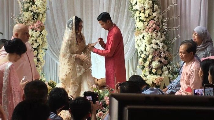 Acara lamaran Angbeen Rishi dan Adly Fairuz