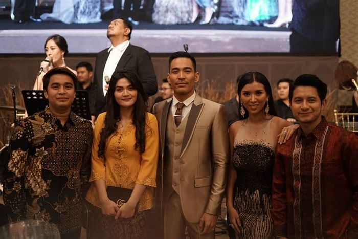 Billy Syahputra, Hilda Vitria, Robby Purba, Kanty, dan Chand Kelvin di pernikahan Lolita Agustine