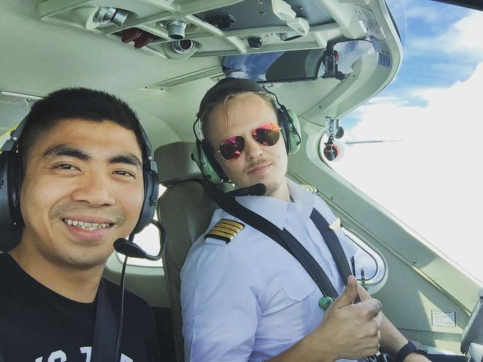 Jajal pesawat dan duduk di kokpit bareng pilot