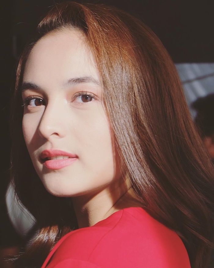 Gaya riasan natural no makeup look ala Chelsea Islan - Lipstik Satin
