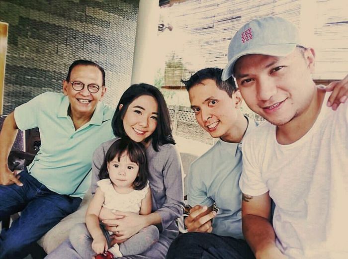 Roy Marten menyebutkan jika Gempita adalah cucu ketujuh di keluarganya.
