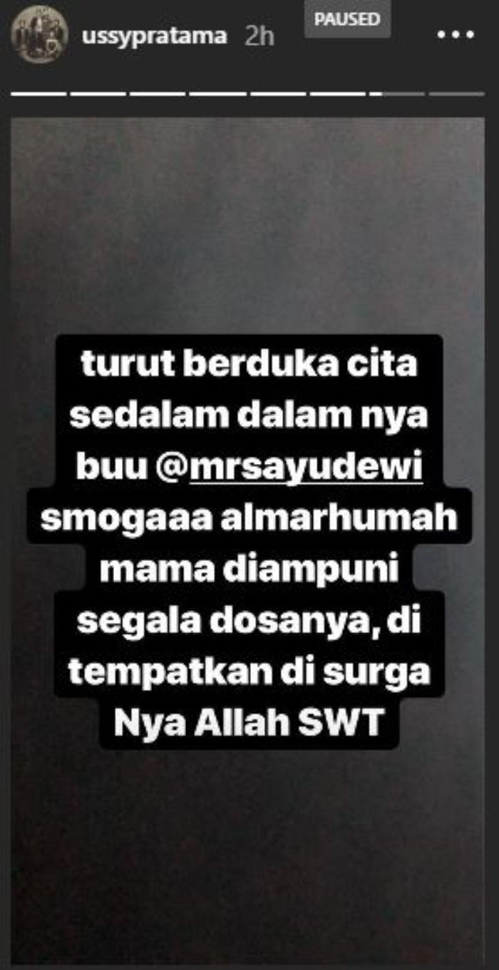 Ucapan belasungkawa Ussy Sulistiawaty atas kabar ibunda Ayu Dewi meninggal dunia.