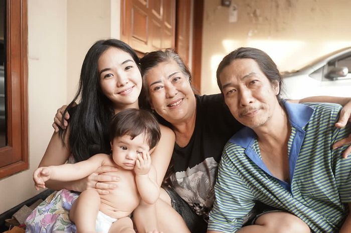 Gempita juga menjadi berkah bagi keluarga Gisel yang berada di Surabaya.