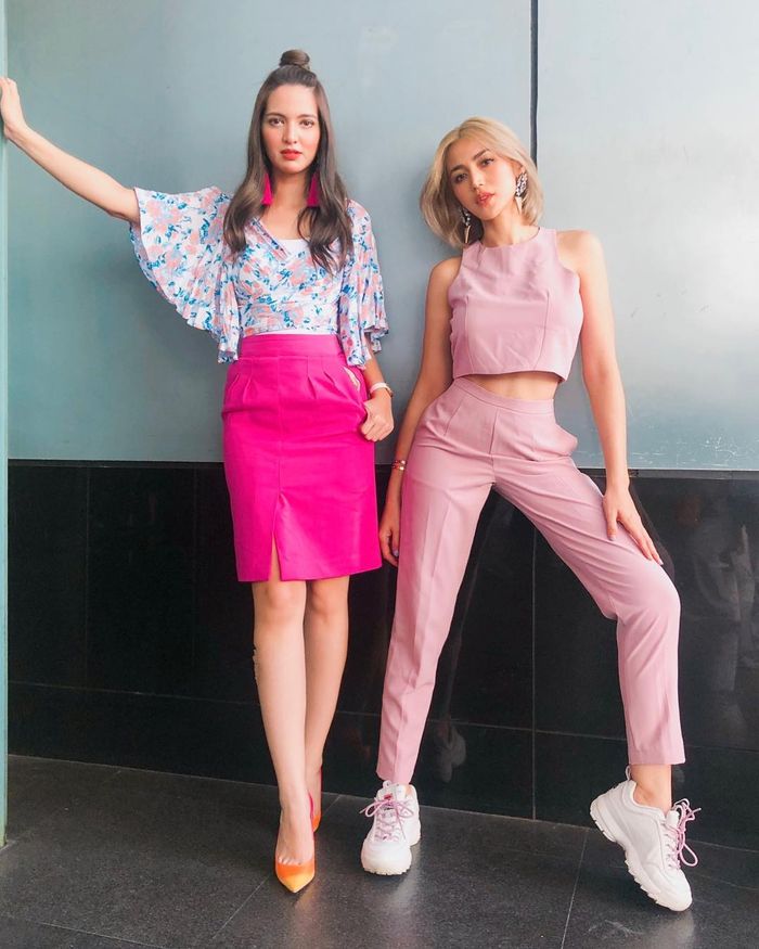 Padu Padan Sneakers ala Jessica Iskandar Untuk Tampil Stylish - Crop Top dan Sneakers