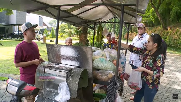 Ayu Ting Ting Belanja
