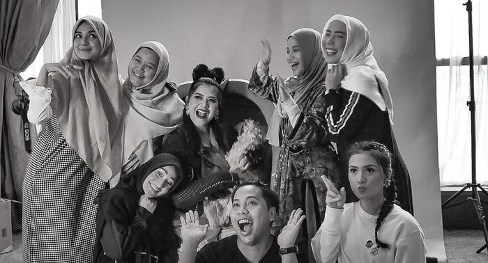 Penampilan Kahiyang Ayu Curi Perhatian Saat Pemotretan dengan Gaya Rambut Minnie Mouse dan Lipstik Gelap