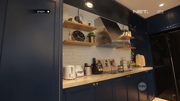Dapur rumah Gisella Anastasia dan Gading Marten yang berdesain American Classic