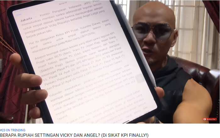 Deddy Corbuzier tunjukkan surat teguran KPI untuk aksi penggrebekan Vicky Prasetyo