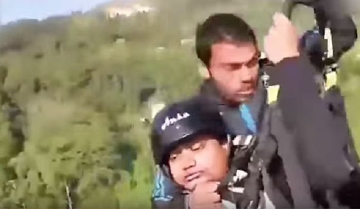 Ketika terjadi kerusakan ekspresinya berubah seketika.