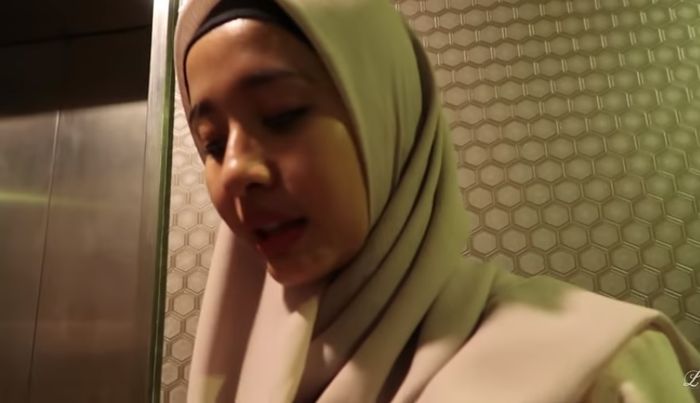 Lift Pribadi di Rumah Laudya Cynthia Bella Malaysia