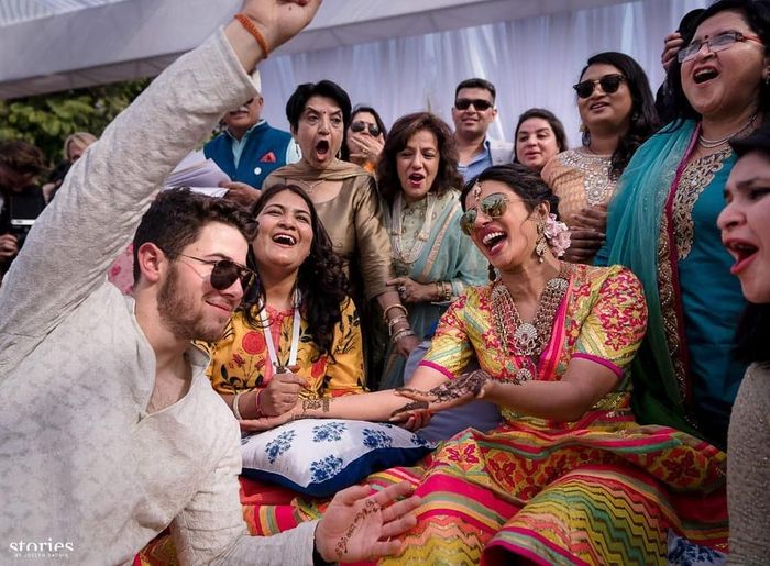 Ibu Nick Jonas Berikan Kado Pernikahan Berupa Anting Seharga Rp 1 Miliar untuk Priyanka Chopra tepat di perayaan Mehendi