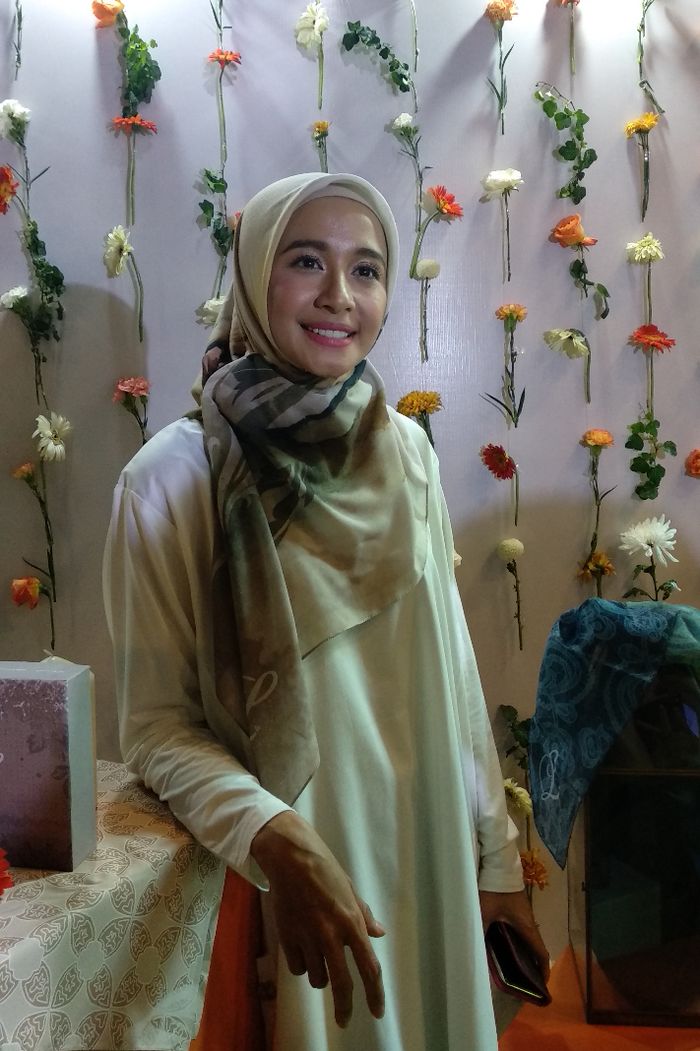Trik fashion hijab untuk pemilik tubuh mungil dari Laudya Cynthia Bella