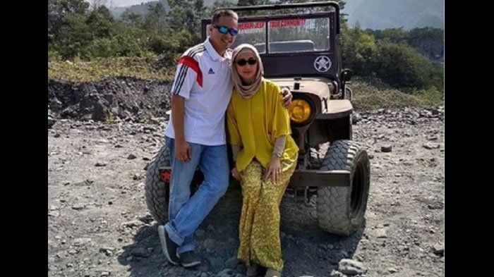 Desy Ratnasari dan Adrian