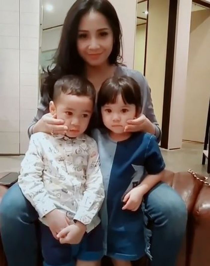 Potret kedekatan Nagita Slavina dan Gempita saat bersama