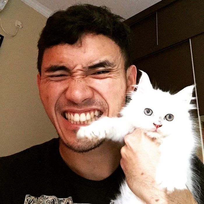 Calon suami Lindswell Kwok, Achmad Hulaefi, punya hobi yang sama dengan Lindswell Kwok, yakni memelihara kucing.