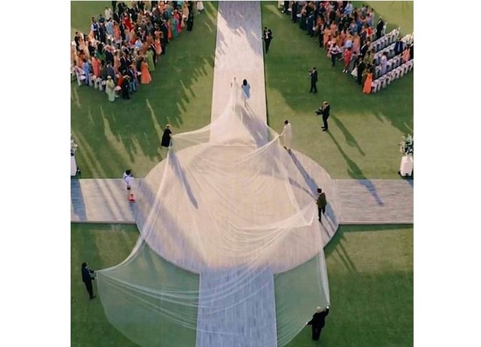 veil gaun pengantin Priyanka Chopra