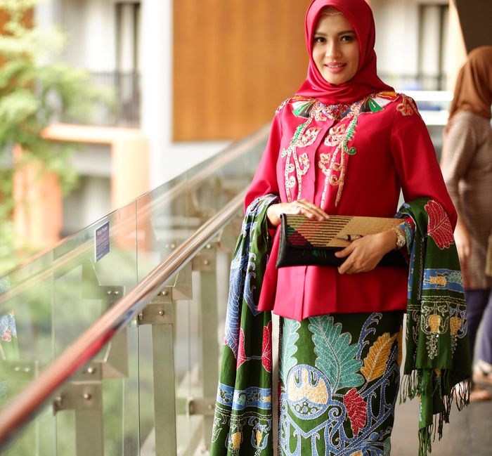 6 Potret Cantik Yulistra Ivo, Istri Mantan Suami Ussy Sulistiawaty