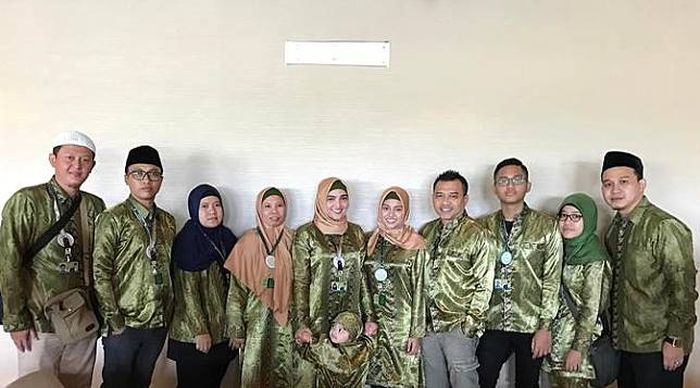 Keluarga Anang Ashanty bersama ART