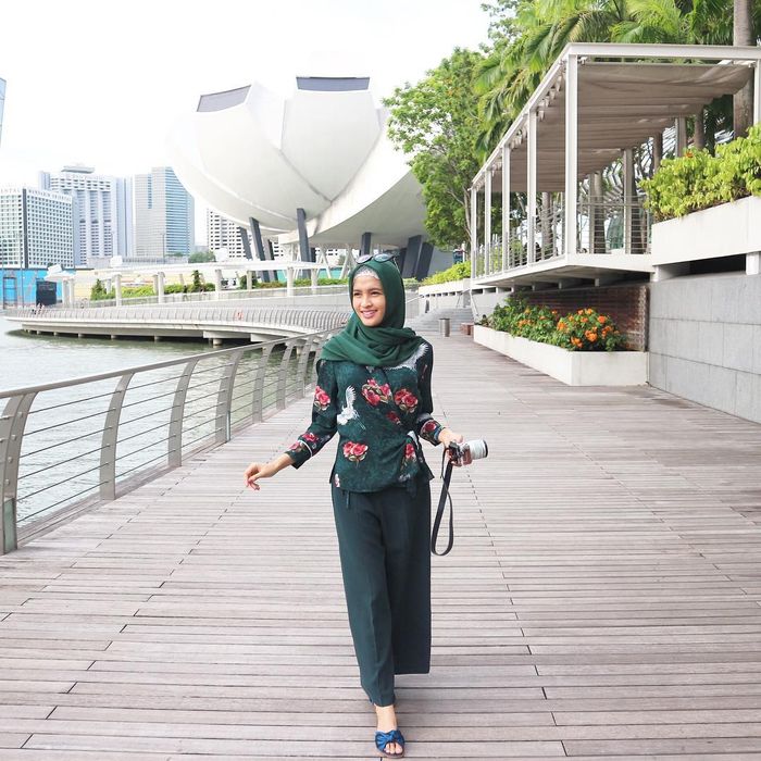 6 Potret Cantik Yulistra Ivo, Istri Mantan Suami Ussy Sulistiawaty
