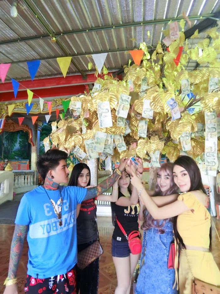 pria Thailand yang ememiliki 4 istri cantik