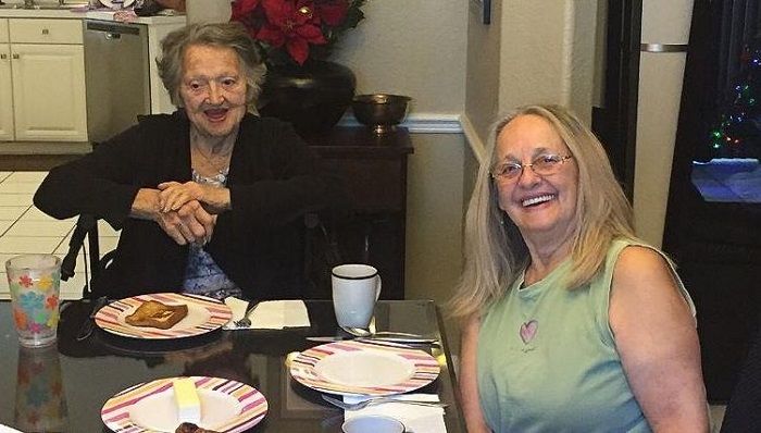 Genevieve Purinton dan Connie Moultroup