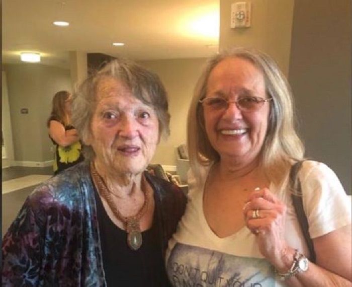Genevieve Purinton dan Connie Moultroup
