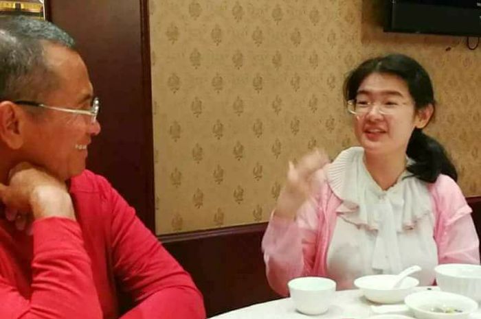 Audrey Yu Jia Hui saat berbincang dengan Dahlan Iskan