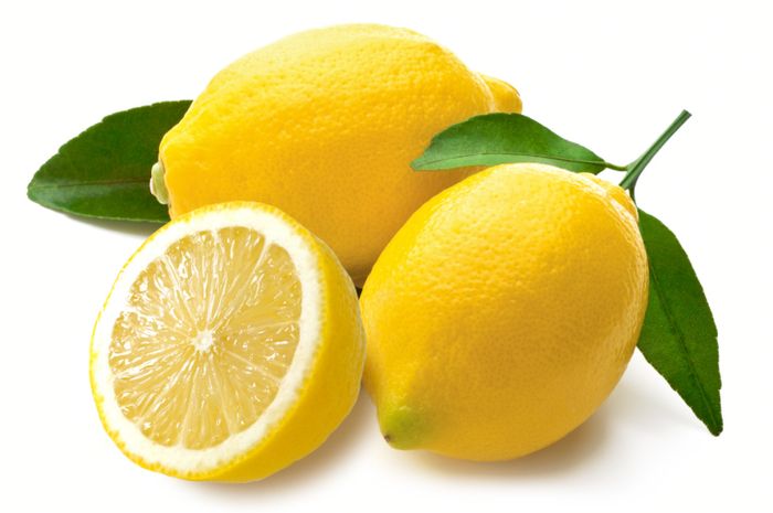 Lemon juga mampu mencerahkan kulit