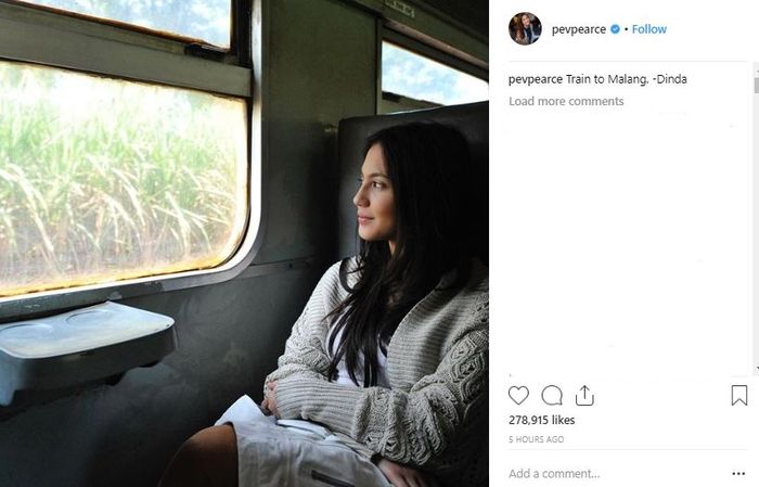 Pevita Pearce posting foto naik kereta ekonomi, Instagramnya langsung banjir komentar