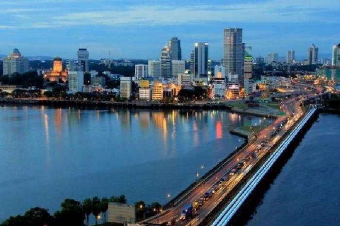 Johor Bahru Malaysia dilihat dari Singapura. Malaysia-Singapura tegang setelah Malaysia dituding memperluas batas laut di Tuas 