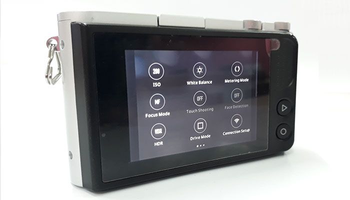LCD monitor mirrorless Yi M1, touch screen